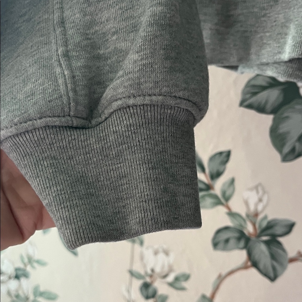 💁♀️WOMENS GAP Light Gray Hoodie with Pink Logo - Picture 5 of 9